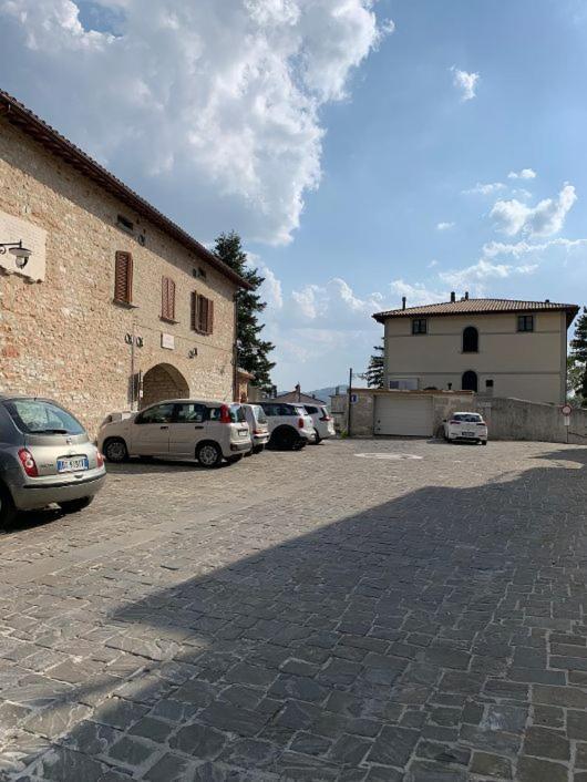 Casa Flea - Holiday Apartment With 2 Bedrooms Gualdo Tadino Zewnętrze zdjęcie